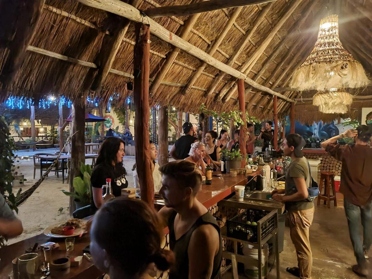 The All Inclusive Hostel - Food, Drinks And Transportation To The Beach And Cenotes 图卢姆 外观 照片