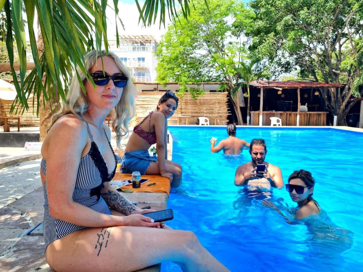 The All Inclusive Hostel - Food, Drinks And Transportation To The Beach And Cenotes 图卢姆 外观 照片