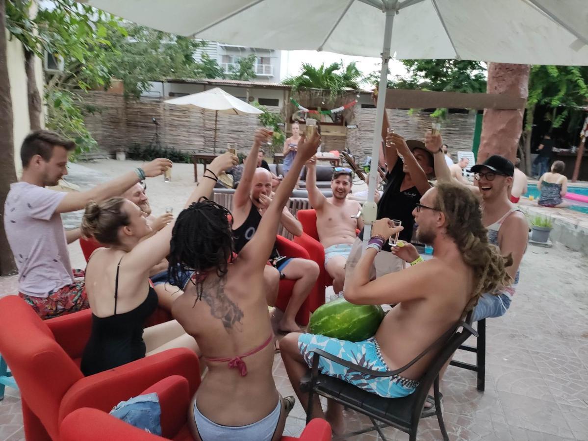 The All Inclusive Hostel - Food, Drinks And Transportation To The Beach And Cenotes 图卢姆 外观 照片