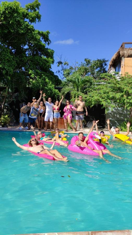The All Inclusive Hostel - Food, Drinks And Transportation To The Beach And Cenotes 图卢姆 外观 照片