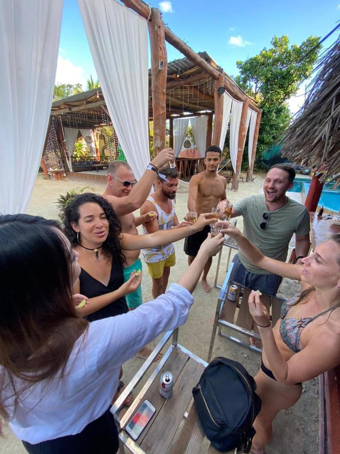 The All Inclusive Hostel - Food, Drinks And Transportation To The Beach And Cenotes 图卢姆 外观 照片