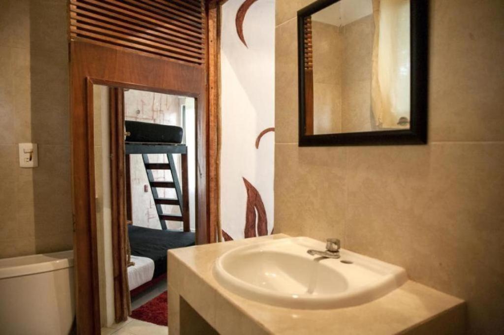 The All Inclusive Hostel - Food, Drinks And Transportation To The Beach And Cenotes 图卢姆 外观 照片